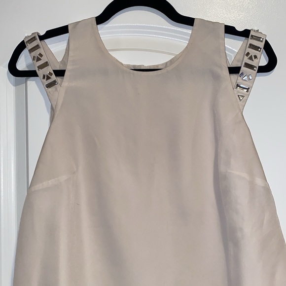 ✨ Jewel Cutout Strap Flowy Tank ✨ - Picture 2 of 6